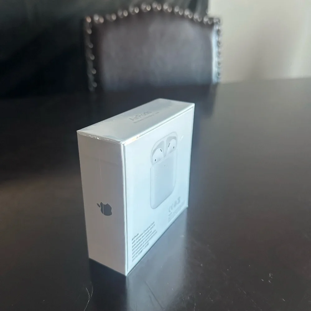 Apple White Headset with Superior Sound Quality